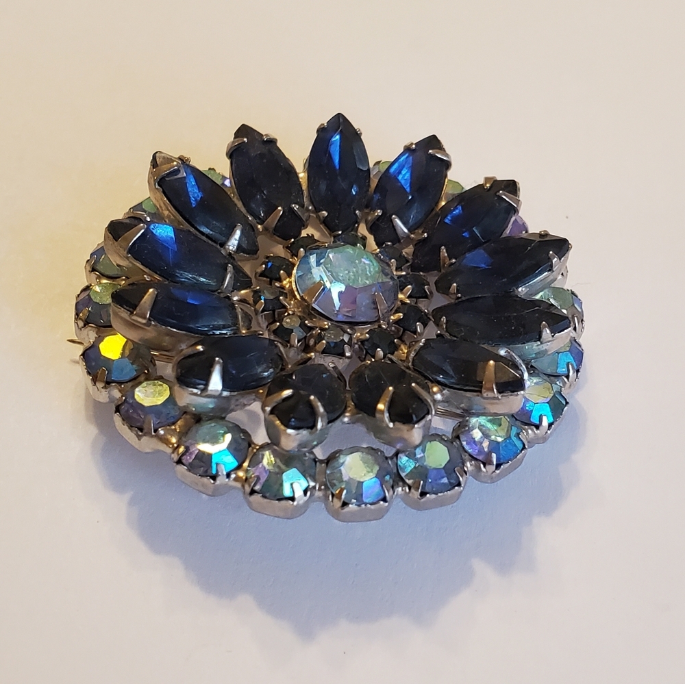 Garne Crystal Rhinestone Starburst Brooch - Picture 17 of 17
